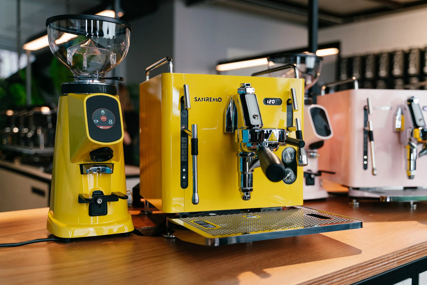 Waddi Speciality Coffee - Sanremo - CUBE Traditional Machine & Grinder